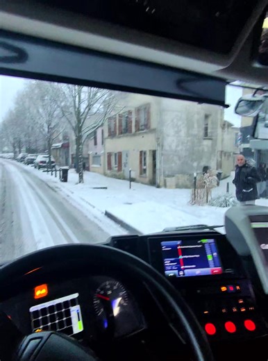 Rappel général : Tout les bus rentrent au dépôt !! #tiktoksoninkara🇸🇳🇲🇱🇲🇷🇬🇲🇬🇳 #sengaltiktoker🇸🇳 @Nano 🇸🇳 c’est quand ont va avoir la neige 🌨️🤣🤣