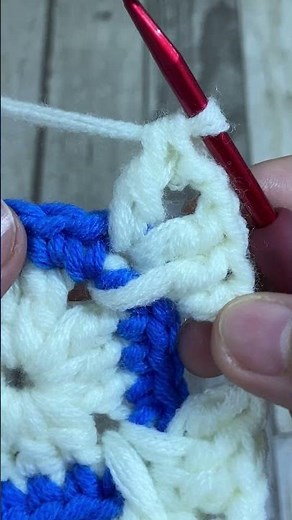 THIS TWO-TONE TEXTURED GRANNY SQUARE IS EASIER THAN IT LOOKS! #short #grannysquare