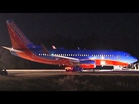 How did pilots land at wrong airport?