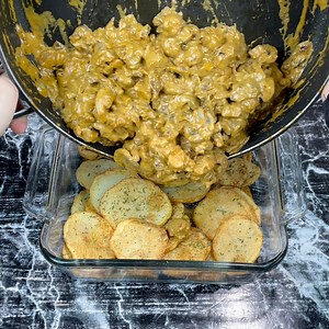 380K views · 6K reactions | Versez simplement le poulet sur les frites pour un DÉLICIEUX DINER RAPIDE 凜 | Deli Cuisine | Facebook