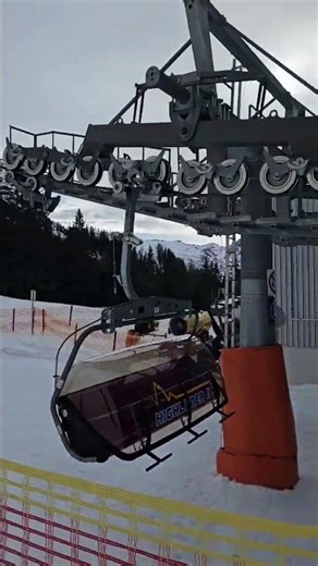 6-CLD/B Highliner II: Einfahrt Talstation mit Stütze 1