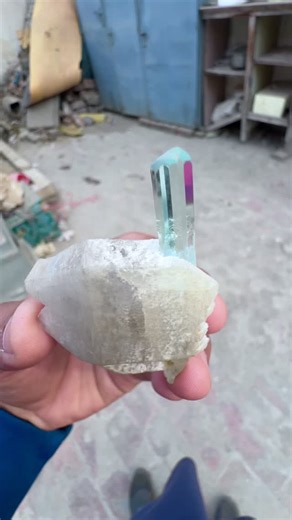 Aslam umar on Instagram: "43.40 Grams Exquisite Aquamarine Crystal Matrix Quartz, From Pakistan This stunning specimen showcases damage-free Aquamarine Diamond Cut Head crystal beautifully perched on a matrix of Quartz, originating from Shigar, Pakistan. The contrast between the Aquamarine’s delicate blue hue and the White Albite creates a truly breathtaking display. Damage-Free Aquamarine Fully Clean and Lustrous Crystal The Aquamarine crystal are remarkably free of damage, showcasing their nat