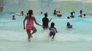 A little wave pool fun is the perfect way to kick off another great weekend at Camelback Lodge! 🌊🌊🌊🌊🌊 | Camelback Resort PA