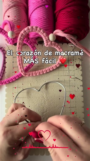 ❤️ Corazón de macramé exprés ❤️ ¿Buscas un detalle hecho a mano, fácil y rápido para San Valentín? Este corazón es ideal para principiantes y se hace en pocos minutos ✨ 🧶 Solo necesitas hilo y seguir el paso a paso. Perfecto para llaveros, regalos o decoración. 💾 Guárdalo para hacerlo luego #macramefacil #macrameprincipiantes #corazondemacrame #sanvalentin #hechoamano MACRAMÉ FÁCIL CORAZÓN MACRAMÉ CORAZÓN DIY MACRAMÉ PASO A PASO MACRAMÉ PRINCIPIANTES MACRAMÉ CREATIVO MACRAMÉ SAN VALENTÍN CORAZ