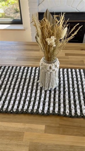 Perfect table with macramé!