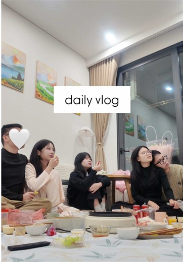 Ăn Nướng và Ngắm Pháo Hoa Tại Gia: Vlog Hàng Ngày