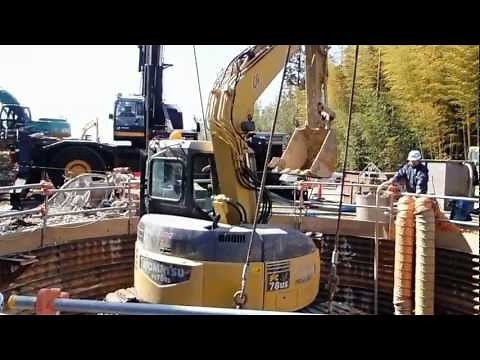 深礎工事 坑内バックホウ吊り下ろし