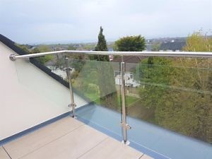 [Hot Item] Modern Stainless Steel Stair Handrail Post Glass Balustrade Posts Glass Railing