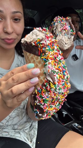 Jas Kam Eats on Instagram: "Coldstone’s Choco Taco! #chocotaco #90snostalgia #coldstone #icecream #icecreamtaco #oreoicecream #birthdaycake #sweets #dessert #tastetest #eating #mukbang #asmr #explore #explorepage"