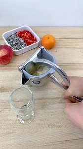 😩 ¿Cansado de exprimir naranjas y sacar poquísimo jugo? 🔧 ¡Ya no más fuerza innecesaria ni pulpa desperdiciada! 🍊 Con el Exprimidor Metálico Manual, aprovechás cada gota sin esfuerzo. ✔️ Potente y resistente ✔️ Fácil de usar y de lavar ✔️ Ideal para jugos naturales en segundos 🚚 Envío Gratis a todo Chile con pago contraentrega. 👉 https://laprochile.com/products/exprimidor-metalico-de-jugo-de-fruta-saludable | Lapro chile