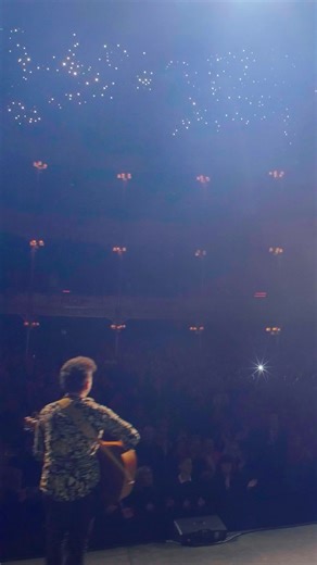 Step into a world of pure musical craftsmanship. 🎸 Prepare yourself for an evening full of passion, virtuosity, and recognition. 40 Fingers brings a unique concert experience to Antwerp that will move you from the first note to the last. Four master guitarists merge into one orchestral sound. You will be taken on a musical journey through time—from the greatest rock classics and iconic movie scores to intimate, melodic moments. 🎶 This is more than a concert; it is an ode to the guitar and the 