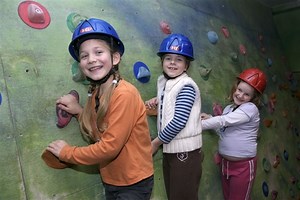 Climbing in schools: making the most of your climbing wall - The British Mountaineering Council