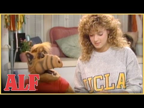 When Lynn is Sad...ALF to the Rescue! | S3 Ep1 Clip