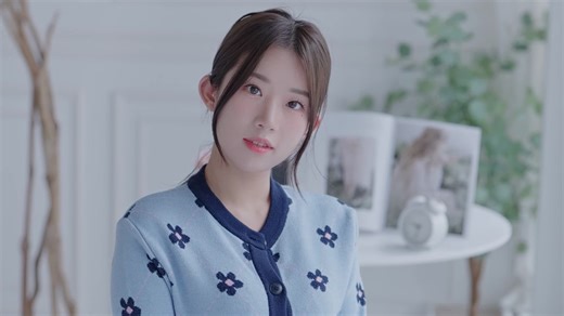 Lookbook 日常穿搭_Seoyoon 杨书允 _淡蓝小花套装