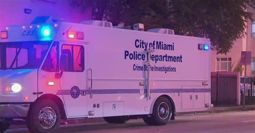 1 person in custody after SWAT standoff in Downtown Miami
