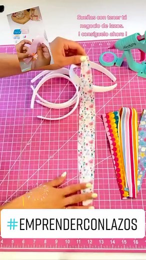 realiza tu primera diadema desde la comodidad de tu casita mira es muy fácil #accesoriosdemoda #hechoamano #creatividad #diademasdemoda #moñologas #ganchosdecabello #pinzas #colitas #liztonesparaprincesa #lazospersonalizados #emprendimiento | Lazos como Emprendimiento