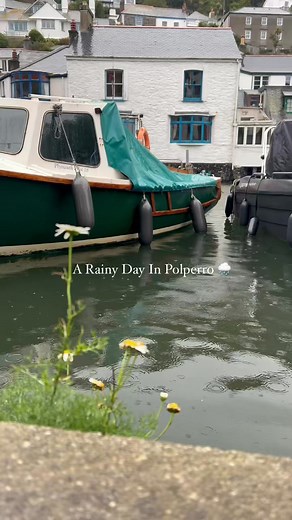 🌧️ A Rainy Autumnal Day In Polperro ⚓️ This beautiful fishing town is the perfect day out come rain or shine! Just over an hours drive from The Valley 🫶 🌊 #polperro #polperroharbour #cornwalldaysout #cornishholidays | The Valley