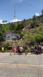 67K views · 692 reactions | TAN-AWA| Kasamtangang sitwasyon sa Overview, Brgy. Palacapao, Quezon, Bukidnon kung asa dawat-dawat system ang gihimo karon sa mga pasahero tungod sa pagsira sa national highway human nahugno kagabie tungod sa landslide. CTTO: VIA RMN MALAYBALAY | RMN GenSan | Facebook
