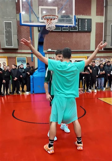 Are You Allowed To Put the Ball In Your PANTS During a 1v1?🤔😂 #streetball #basketball #mattkiatipis