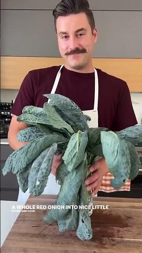 Bacon and Onion Braised Kale🌱🥓 Here to remind you that kale doesn’t always have to be massaged