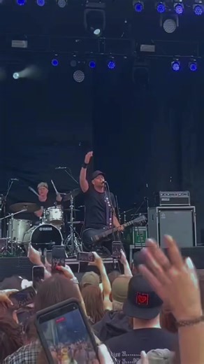 Off to rehearsal!! Gonna have lots of this in our lives real soon🔥 #secondchance #shows #concerts #saturday #faberdrive