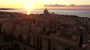 En plus de se replonger dans l'Empire romain en visitant l'amphithéâtre, le cirque, ou encore l'aqueduc, Tarragone offre bien d'autres merveilles à découvrir. ✨ Plages, quartiers de pêcheurs, monuments chargés d'histoire, châteaux 🏰... Cette ville classée au patrimoine mondial de l'Unesco ne vous laissera pas indifférent, c'est garanti ! 😍 👉 https://bit.ly/tarragone-espagne #VisitSpain #SpainCulturalHeritage #SpainUrban Catalunya Experience Tarragonaturisme | Spain.info