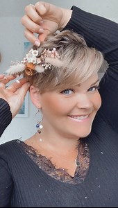 Werbung Get ready with me I used: My favorite skin care which is natural and organic • Rose water • glow up serum • daydream morning magic You can buy it here with 20% discount https://shop.plantsarepurple.de/discount/RASA20 Then the L’Oréal hyaluron serum in 2-3 light The la vie en glow palette also from L’Oréal in warm tones Eyeliner from catrice (24h brush liner) Skinny definer brow artist from L’Oréal My lashes are from Amazon you find them linked in my German Amazon store (Amazon.de/shop/sa