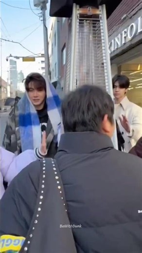 It's so cold in Korea, we need scarves too! 👀 #joongdunk #dunknatachai #joongarchen #jungdung #fo...
