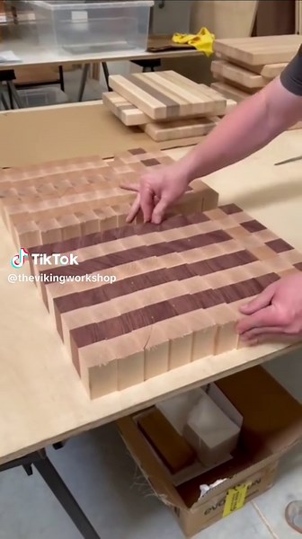bringing back the original board flip 🤙🏻 #wood #woodwork #endgrain #cuttingboard #choppingboard #viralvideos