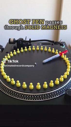 Ghost pen passes through magnets 👻🖊️🧲 Zoetrope / stroboscopic effect in action. #opticalillusion #illusion #animatedrecord #zoetrope #magnets