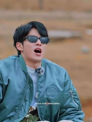 Dylan Wang Roofs Wonderland with 'Der Der Der' Rap feat. Victoria Song | NYE Performance