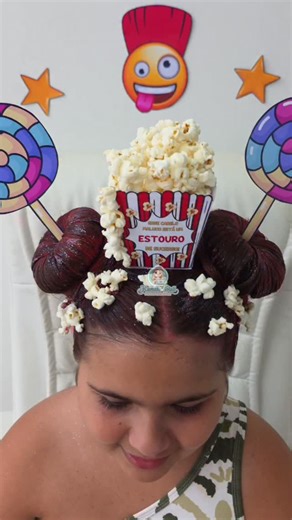 🍭🍿Cabelo maluco pipoca e pirulito🍿🍭 💰6,00💰 🪄Diversão garantida com muito sabor e criatividade! ✅️Esse modelo mistura pipocas e pirulitos coloridos, trazendo uma proposta lúdica e cheia de imaginação para o dia do cabelo maluco. ✅️O arquivo é composto por uma caixinha para colocar pipocas! Além disso temos uma segunda opção para quem não quiser usar pipocas de verdade! No arquivo está incluso uma imagem de balde de pipoca e pipocas soltas em desenho, só recortar e colar com gel. ✅️E além d
