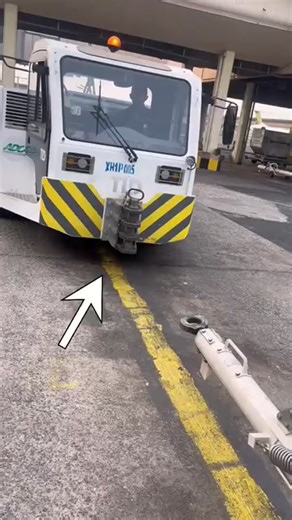 Aircraft Tug Technology Explained | Aviation Industry Insights