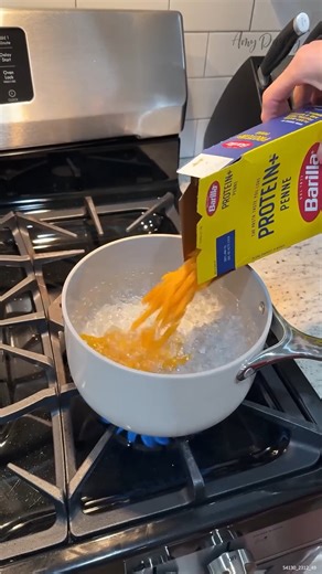 Tossing Together an EASY Slow Cooker Meal #chickenpenne #pennebake #crockpotmeals #easydinner | Amy Darley