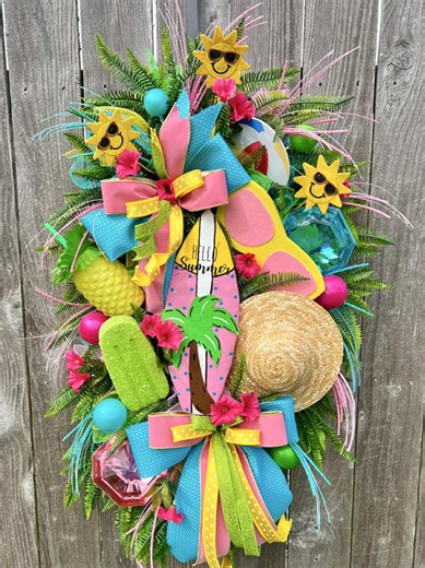 I couldn’t help but start on some summer designs ☀️🌴 This one is BIG, bright, and full of fun summer vibes! Link in bio. #Summer #SummerDecor #FrontDoorDecor #HandmadeDecor #Wreath