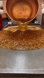 The process is so satisfying to watch 🤤 🎵 Cotton Candy - Yungblud | Moxi & Sass