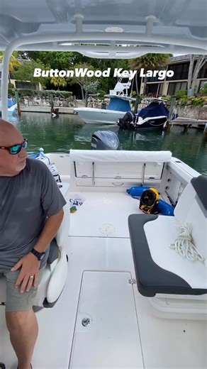 𝐋𝐞𝐚𝐫𝐧 𝐡𝐨𝐰 𝐭𝐨 𝐝𝐨𝐜𝐤 𝐚 𝐛𝐨𝐚𝐭 𝐰𝐢𝐭𝐡 𝐭𝐡𝐞𝐬𝐞 𝐬𝐭𝐞𝐩-𝐛𝐲-𝐬𝐭𝐞𝐩 𝐭𝐢𝐩𝐬 𝐟𝐨𝐫 𝐬𝐚𝐟𝐞 𝐝𝐨𝐜𝐤𝐢𝐧𝐠. 𝐁𝐨𝐨𝐤 𝐲𝐨𝐮𝐫 𝐥𝐞𝐬𝐬𝐨𝐧 𝐰𝐢𝐭𝐡 𝐬𝐦𝐜𝐛𝐨𝐚𝐭𝐢𝐧𝐠𝐚𝐜𝐚𝐝𝐞𝐦𝐲 𝐭𝐨𝐝𝐚𝐲 𝐭𝐨 𝐞𝐧𝐡𝐚𝐧𝐜𝐞 𝐲𝐨𝐮𝐫 𝐛𝐨𝐚𝐭𝐢𝐧𝐠 𝐞𝐱𝐩𝐞𝐫𝐢𝐞𝐧𝐜𝐞! #Florida #Reverse #Docking #DockSide #DockBoat #BoatingLife #BoatView #BoatDay #Teacher #IgGood #InstaBoat #InstaGood #Fyp #KeysLife #boatinglesson #BoatDocking #BoatTrip #BoatsBoatsBoats #BoatsOfInstagram #LuxLife #Luxu