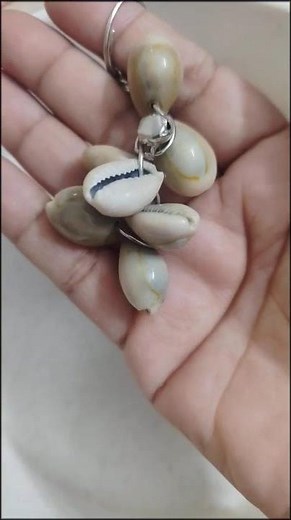 shells charm keychain🐚🐌🦪💕 #diy #artandcraft #keychaincraft #handmade #uniquecraft #latest