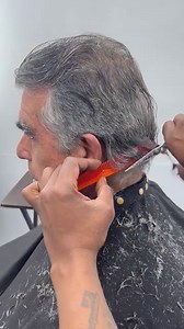 228K views · 3K reactions | Como hacer un corte de pelo clásico a tijera para hombre. | Stiven Barber | Facebook