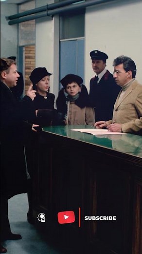 Paolo Villaggio 💪e famiglia si recano al cinema! Dal film "Il Secondo tragico Fantozzi" 1976