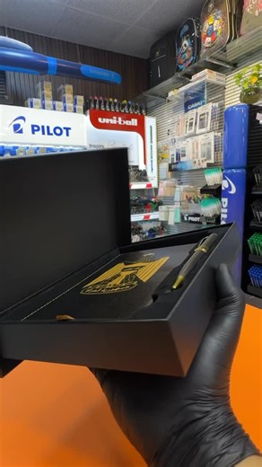 سيت نوت بوك وقلم مع الكتابة بالليزر حسب الطلب سعر السيت 15.000 الحجز واتساب 07715170175 خدمة التوصيل 5.000 داخل بغداد وجميع المحافظات | مكتبة الشمس / الغزالية