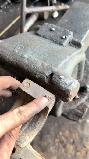 Sacando parafuso: técnicas de soldador y torno para metal