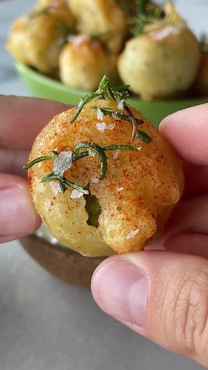 Stuffed Deep Fried Olives #food #foodie #olives #easyrecipes #recipe | Carolina Gelen