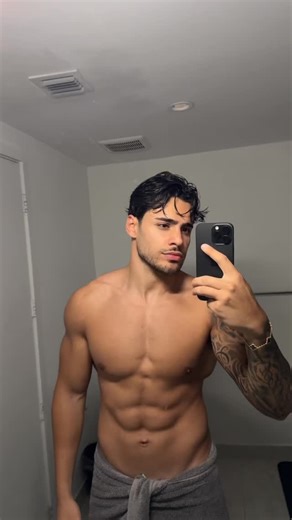 Amir Narad on Instagram: "Loose towel 👀"