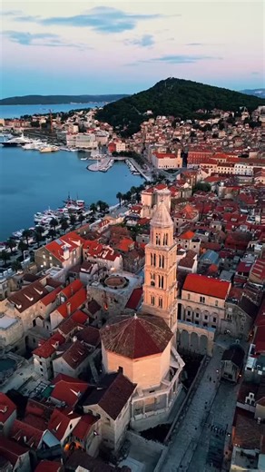 📍Split, Croatia @visit.croatia 🇭🇷 by @massimiliano_coniglio ・・・ Visiting Split’s old town one can witness exquisite examples of ancient architecture such as the Peristyle, medieval Romanesque churches and Gothic palaces, Renaissance portals of aristocratic houses and baroque facades. Diocletian’s Palace has retained its charm and is, together with the entire historical city center, inscribed on the UNESCO World Heritage List. ・・・ #split #splitcroatia #videooftheday #reeloftheday #splitoldtown