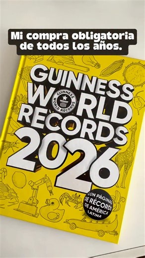 Javiera Iglesias Pereira | Bookstagram on Instagram: "Si son de los que coleccionan el libro Récord Guinness… tengo que decirlo: la edición 2026 es otra cosa🔥🔥 Por ejemplo: ¿Sabías que la biblioteca encadenada más grande del mundo está en la catedral de Hereford, en Inglaterra, y conserva más de 1.400 libros antiguos encadenados a los estantes? 🤫📚 #datos #recordguiness #bibloteca #books #bookstagram"