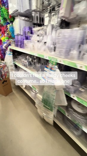 Sandy Cheeks DIY costume 🫧 #craftymoms #diy #halloween2023 #momsoftiktok #screammovie #VozDosCriadores