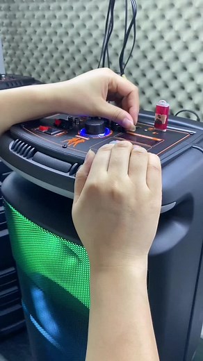 her is testing the tf card and remote control for the dual 8inch GuangzhouPartySpeakerFactory#partyspeakerker #tiktok #fyp #fypシ #foryou #foryoupage #bass #party #music #speaker\t #2023#bluetooth#bluetoothspeaker #partyspeaker #partyspeakers\t #partyspeakerbluetooth #portablespeaker#portablespeakers #portableaudio #btspeaker #btspeakers #audio\t #wirelessspeaker #wirelessspeakers#djspeakers #djspeaker #speakerdj#karaokespeakerwithmic