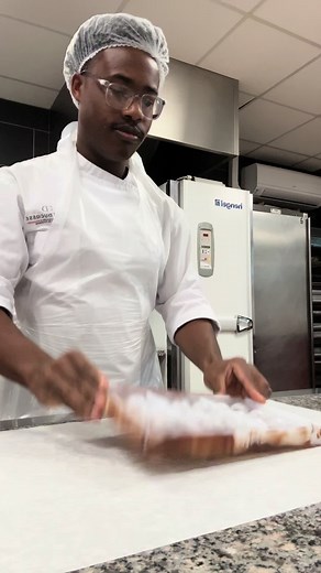 CHOCOLATEEEEEEEEEEEE This class was absolutely amazing!!! This week we made: - Raspberry Caramel Bons bons - Coconut Bon bons - Praline Bon Bons - Raspberry Ganache Bon bons - Exotic Ganache Bon bons - Gianduja Cups - Mendiant Egg -Hazelnut Egg #hazelnut #praline #ganache #pastry #johnsonandwales #pastrychef #pastrystudent #bakingandpastry #ensp #frenchpastry #ecoleducasse