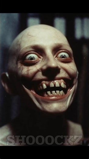 Face blinking backwards into reversed expression…😁👀